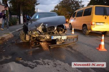 В Николаеве лоб в лоб столкнулись «БМВ» и «Жигули» - пострадали водитель и 9-летний ребенок | Корабелов.ИНФО image 3