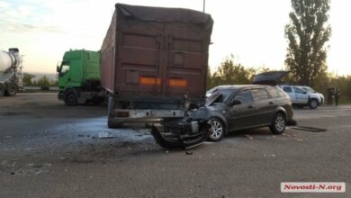 Под Николаевом «Шевроле» врезался в полуприцеп фуры - трое пострадавших | Корабелов.ИНФО