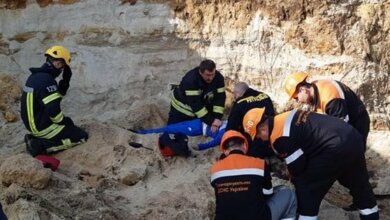 В Николаеве ребенка засыпало слоем почвы — мальчик погиб | Корабелов.ИНФО