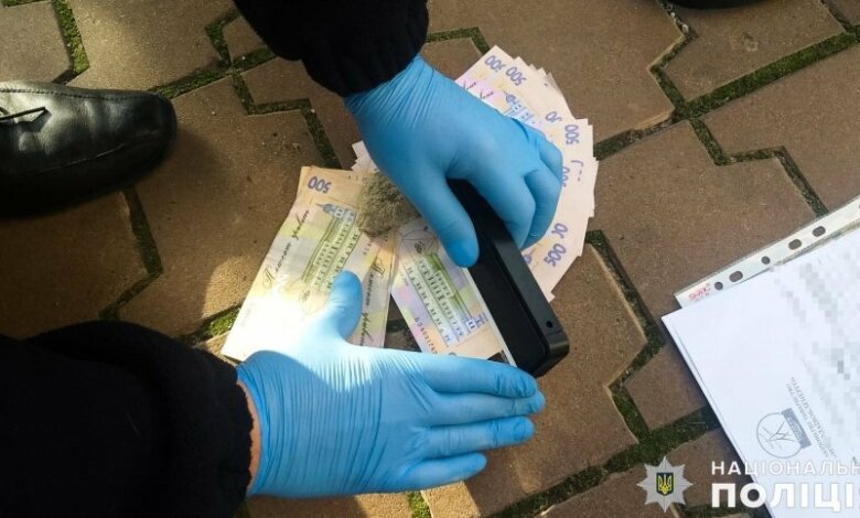 В Николаеве на взятке в 10 тысяч гривен задержали инспектора облэнерго (видео) | Корабелов.ИНФО