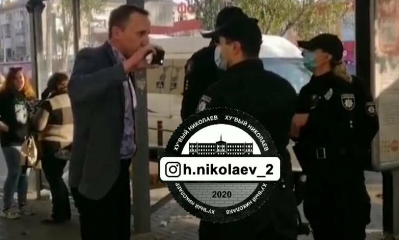 В Николаеве полиция жестко задержала пассажира маршрутки. Видео | Корабелов.ИНФО