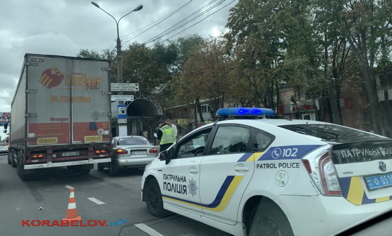 Очередное ДТП в Корабельном: "фура" притерла "Ланос" на проспекте Богоявленском | Корабелов.ИНФО