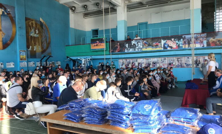 Новый инвентарь и форму вручила Татьяна Домбровская воспитанникам секций единоборств | Корабелов.ИНФО image 4