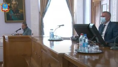 «Ты плюнул в людей», — депутат потребовал от Сенкевича извиниться за сравнение горсовета с зоопарком, но тот отказался (Видео) | Корабелов.ИНФО