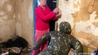 Пьяная пенсионерка до смерти избила 35-летнего сына в Витовском районе (Видео) | Корабелов.ИНФО