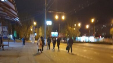 "Это просто издевательство", - жители Корабельного района не могут добраться с работы домой | Корабелов.ИНФО