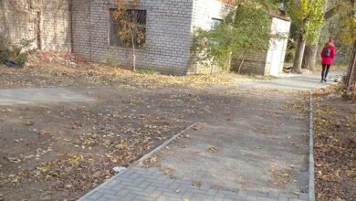 В Корабельном районе после работ коммунальных служб исчезла часть нового плиточного тротуара | Корабелов.ИНФО