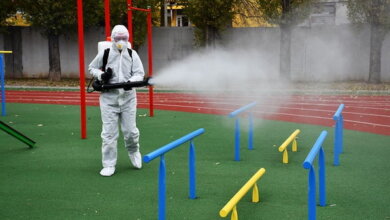 Спасатели продезинфицировали спортплощадку в школе Корабельного района | Корабелов.ИНФО image 2