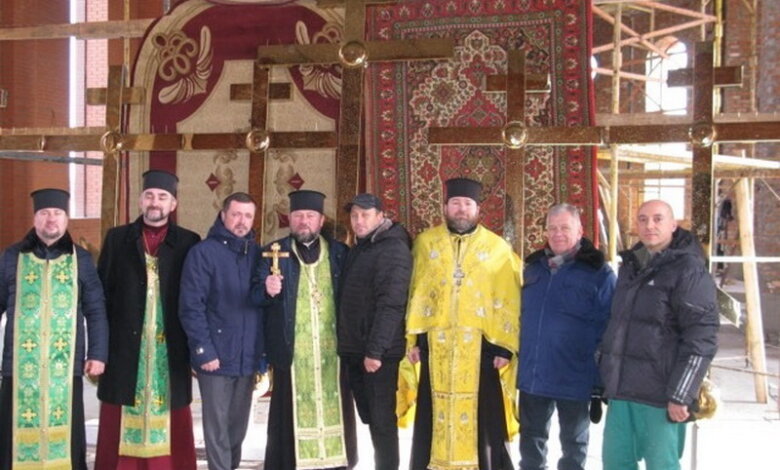 До освячення накупольних хрестів храму долучився голова Корабельного району | Корабелов.ИНФО image 1