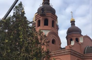 До освячення накупольних хрестів храму долучився голова Корабельного району | Корабелов.ИНФО image 12