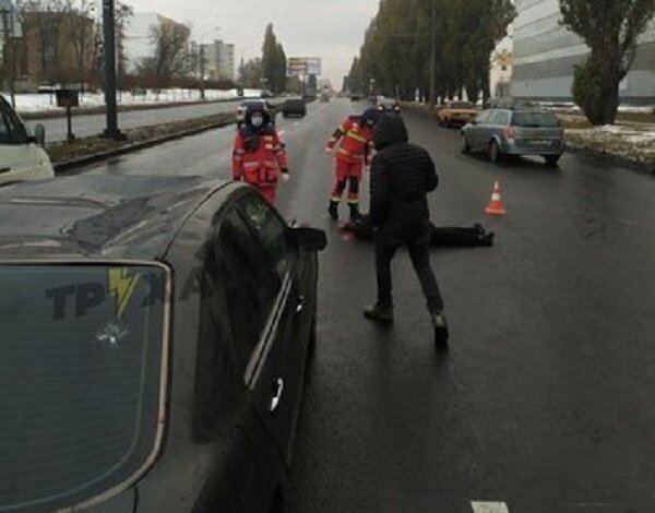 В Харькове Mercedes на переходе сбил мужчину - пешеходу оторвало голову | Корабелов.ИНФО