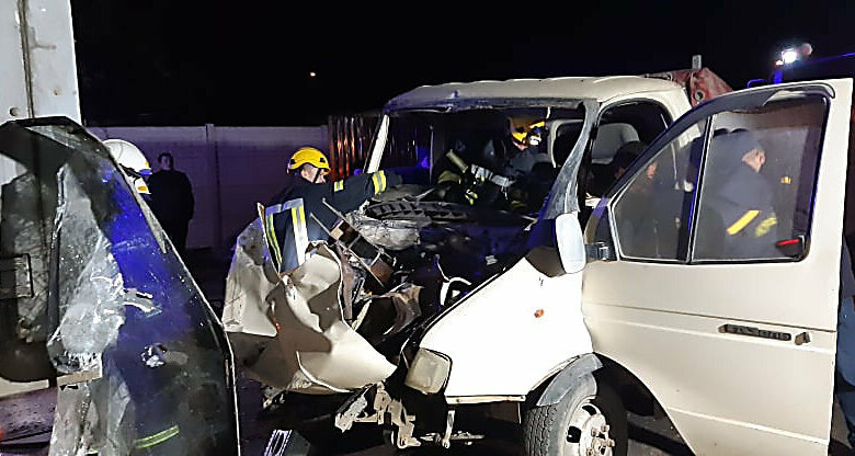 В Витовском районе ночью пьяный на «Газели» врезался в прицеп грузовика | Корабелов.ИНФО
