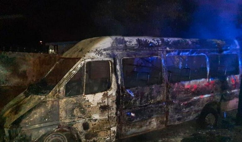 В Корабельном районе сожгли "маршрутку" Mercedes Sprinter | Корабелов.ИНФО