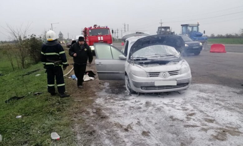 На трассе в Витовском районе на ходу загорелся Renault Megane | Корабелов.ИНФО