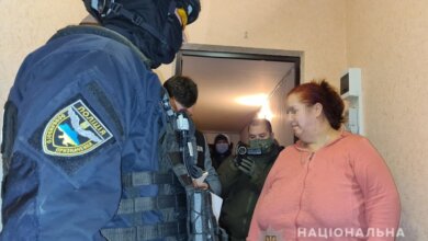 В Николаеве спецназ штурмовал квартиру для задержания сутенеров (видео) | Корабелов.ИНФО
