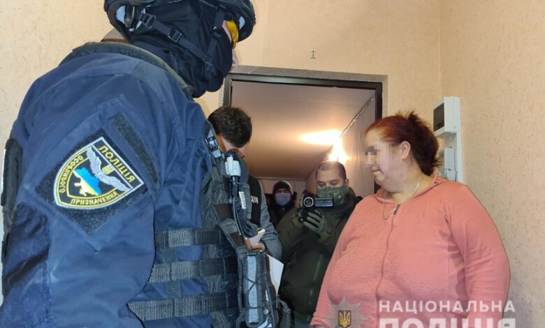 В Николаеве спецназ штурмовал квартиру для задержания сутенеров (видео) | Корабелов.ИНФО