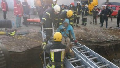 В Николаеве спустя 4 часа спасли 17-летнего рабочего, засыпанного в траншее | Корабелов.ИНФО