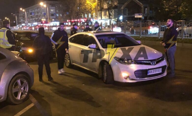 В Харькове автомобиль влетел в 4-х человек на островке безопасности (ВИДЕО 18+) | Корабелов.ИНФО