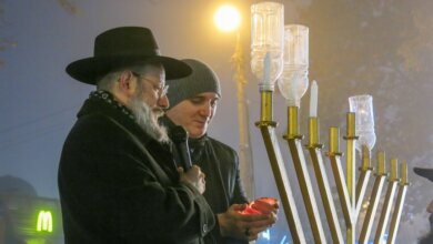 В Николаеве на главной улице города раввин и мэр зажгли ханукальные огни | Корабелов.ИНФО image 2