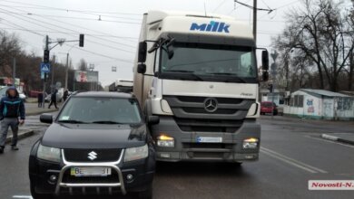 На перекрестке Богоявленском «притерлись» фура и «Сузуки» | Корабелов.ИНФО