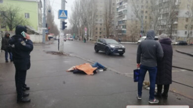 В Николаеве на остановке прохожие обнаружили труп мужчины | Корабелов.ИНФО