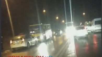 4 ДТП на скользком Широкобальском мосту спровоцировали пробки в обе стороны проспекта | Корабелов.ИНФО