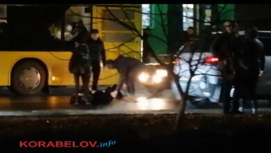 Видео ДТП, как пенсионер сбил девушку и скрылся, и еще одной аварии на том же месте | Корабелов.ИНФО