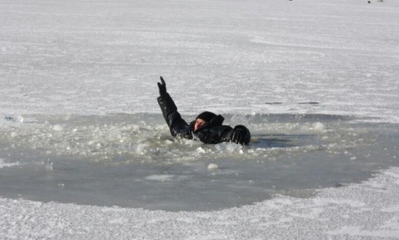 Утонули двое рыбаков на Черкащине: они успели вытолкать 14-летнюю девочку из воды на лед | Корабелов.ИНФО