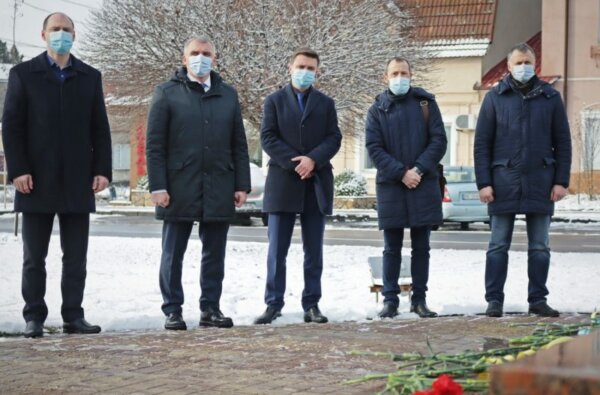 Чиновники в Николаеве почтили память студентов, погибших под Крутами | Корабелов.ИНФО