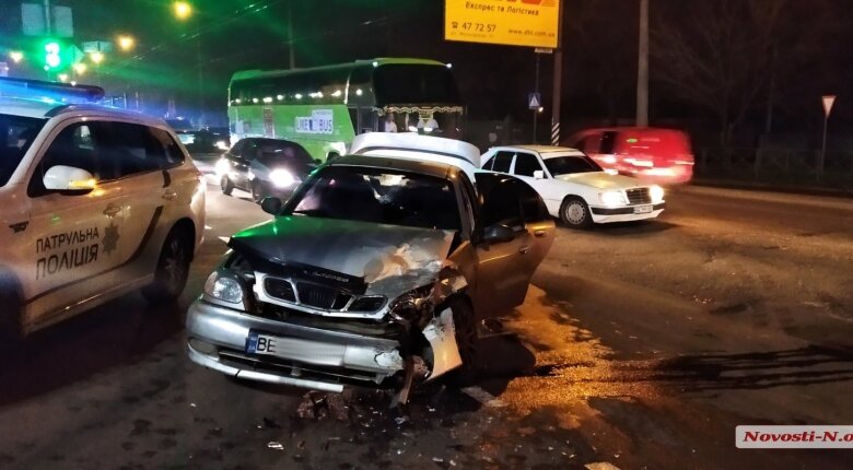 В Николаеве столкнулись «Ланос» и «Мазда» - трое пострадавших (видео) | Корабелов.ИНФО image 2