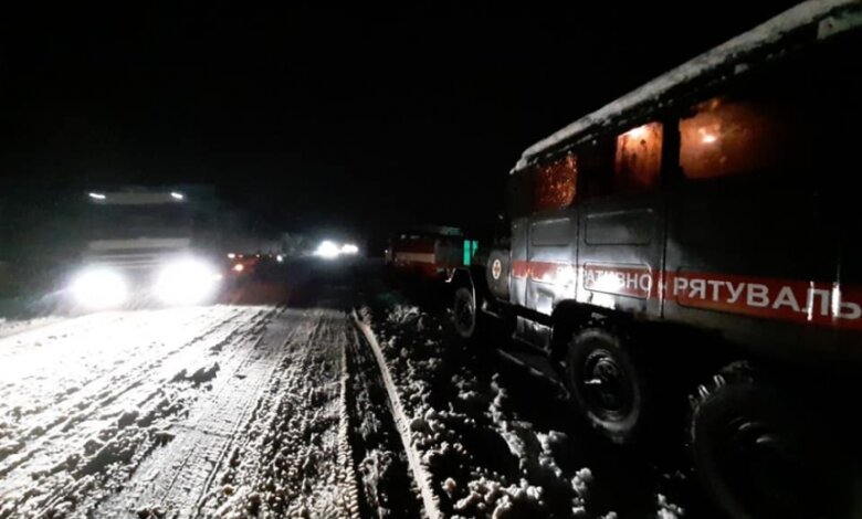 На Николаевщине из-за непогоды ограничили движение для фур и автобусов по двум трассам | Корабелов.ИНФО