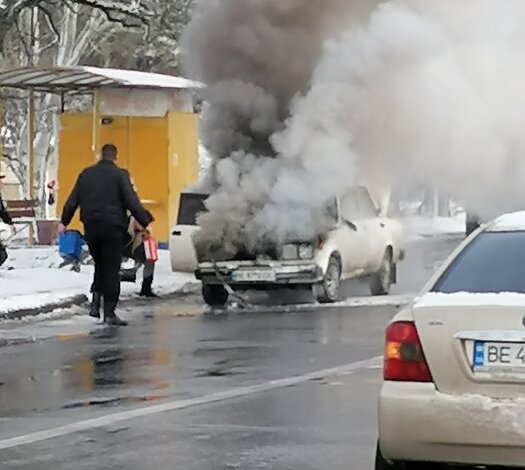 В Николаеве возле "Жуковского" кольца загорелись «Жигули» | Корабелов.ИНФО