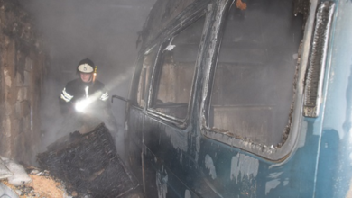 В Корабельном районе в гараже сгорел микроавтобус «ГАЗель» (Видео) | Корабелов.ИНФО