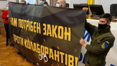 Языковой вопрос: в Николаеве активисты прорвались в сессионный зал горсовета (Видео) | Корабелов.ИНФО image 3