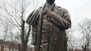 Вандалы на Николаевщине повредили памятник Тарасу Шевченко | Корабелов.ИНФО