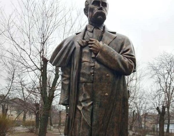 Вандалы на Николаевщине повредили памятник Тарасу Шевченко | Корабелов.ИНФО