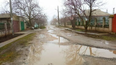 "Є вулиці, де його не було 50 років, тобто ніколи", - жители Корабельного об отсутствии асфальта на дорогах | Корабелов.ИНФО image 5
