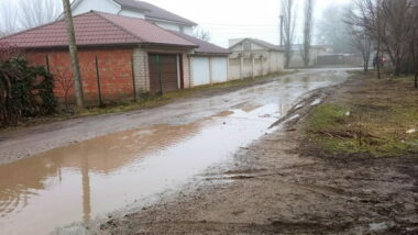 "Є вулиці, де його не було 50 років, тобто ніколи", - жители Корабельного об отсутствии асфальта на дорогах | Корабелов.ИНФО image 1