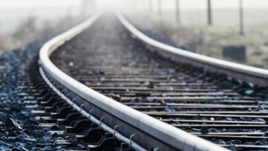 В Одессе девочка легла на железнодорожное полотно – машинист не смог остановить состав | Корабелов.ИНФО