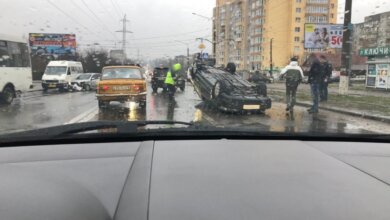 Тройное ДТП в Николаеве: автомобиль перевернулся на крышу | Корабелов.ИНФО image 3