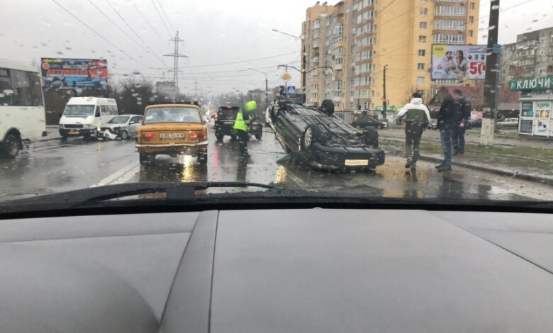 Тройное ДТП в Николаеве: автомобиль перевернулся на крышу | Корабелов.ИНФО image 3