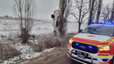 В Витовском районе «Фольксваген» перевернулся и «стал» на задний бампер. ФОТО | Корабелов.ИНФО