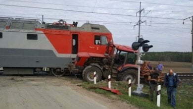 Трактор врезался в локомотив под Николаевом | Корабелов.ИНФО