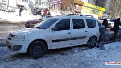 В Николаеве во время ДТП один из автомобилей чуть не въехал в группу детей (видео) | Корабелов.ИНФО