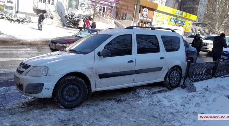 В Николаеве во время ДТП один из автомобилей чуть не въехал в группу детей (видео) | Корабелов.ИНФО