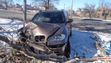 ДТП на "перегоне": BMW после столкновения с «зеленым» автобусом слетел с дороги | Корабелов.ИНФО image 1