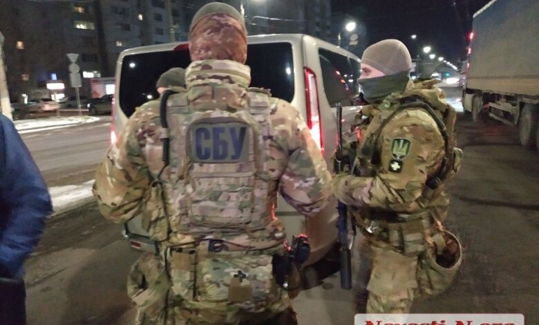 В Николаеве СБУ и полиция задержали трех человек из «банды Апти», подозреваемых в вымогательстве | Корабелов.ИНФО image 1