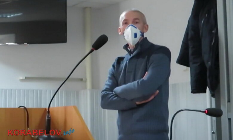 Обвиняемый учитель Базулько оскорбляет журналистов даже на судебных заседаниях (видео) | Корабелов.ИНФО image 4