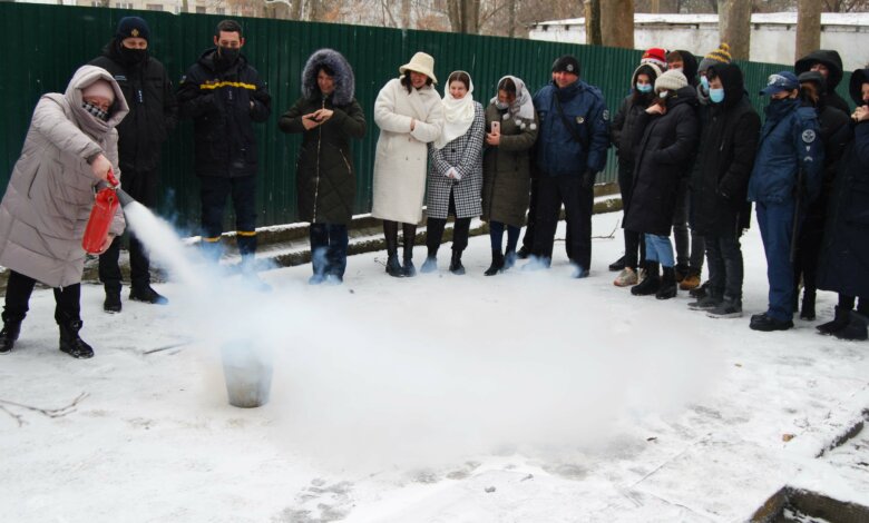 Дали самим погасить огонь: в Корабельном и Жовтневом районных судах прошли учения с полицией и спасателями | Корабелов.ИНФО image 1