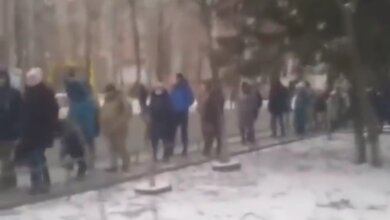 Очередь на "маршрутку" растянулась на десятки метров: как уехать из Корабельного района (Видео) | Корабелов.ИНФО